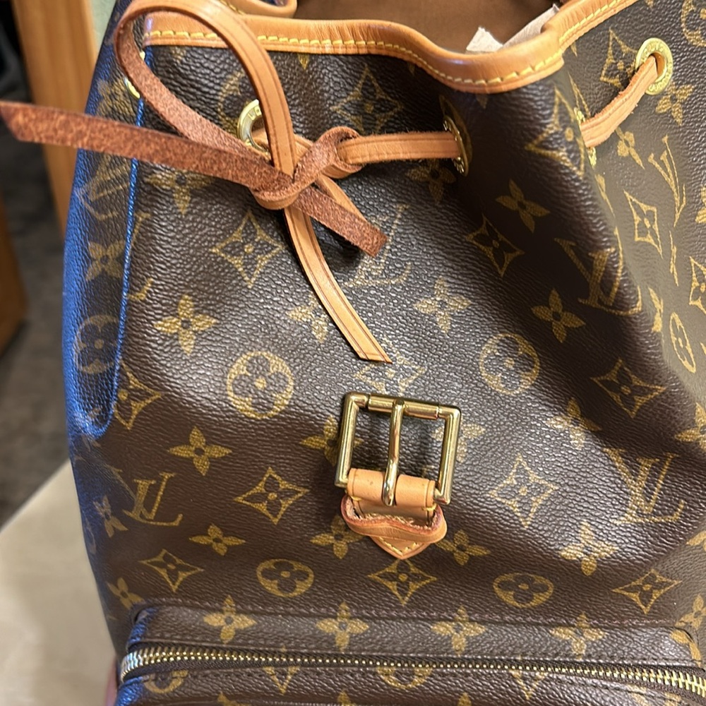 LV Montsouris backpack - Picture 8 of 13